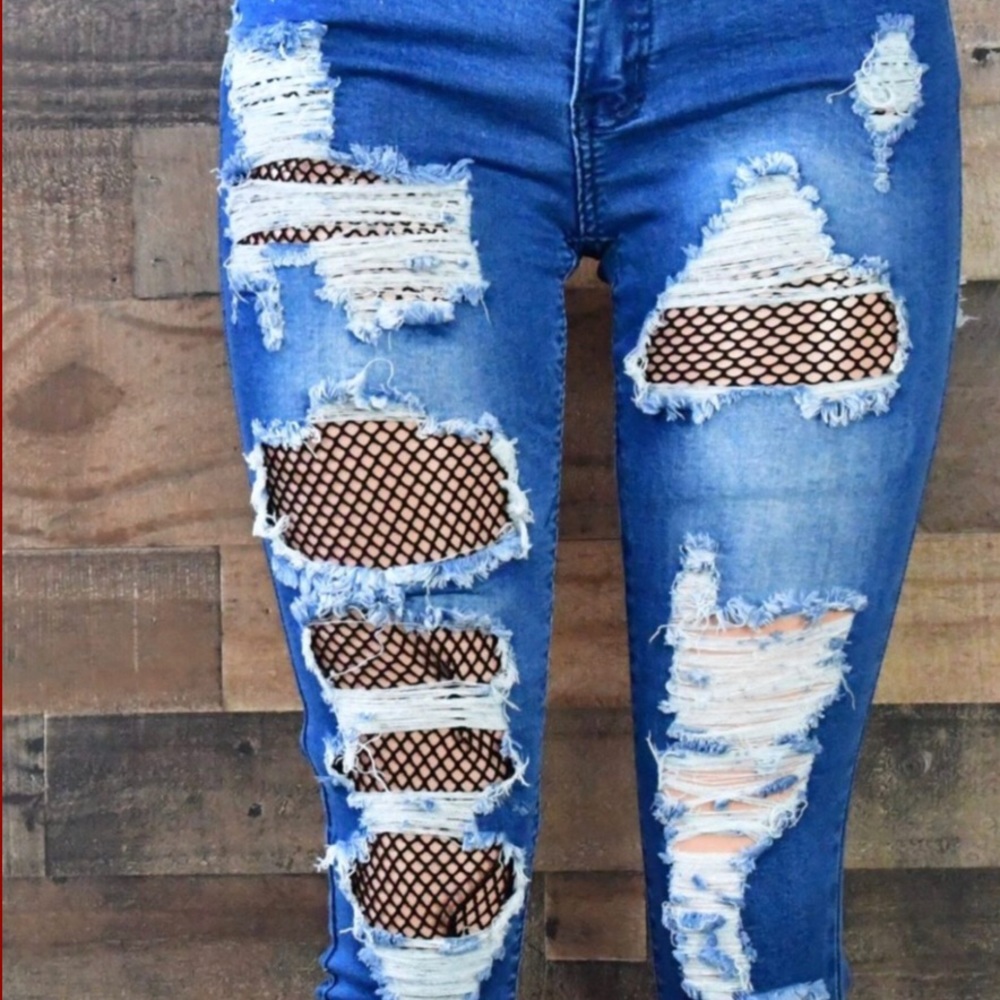 Women’s fishnet denim.